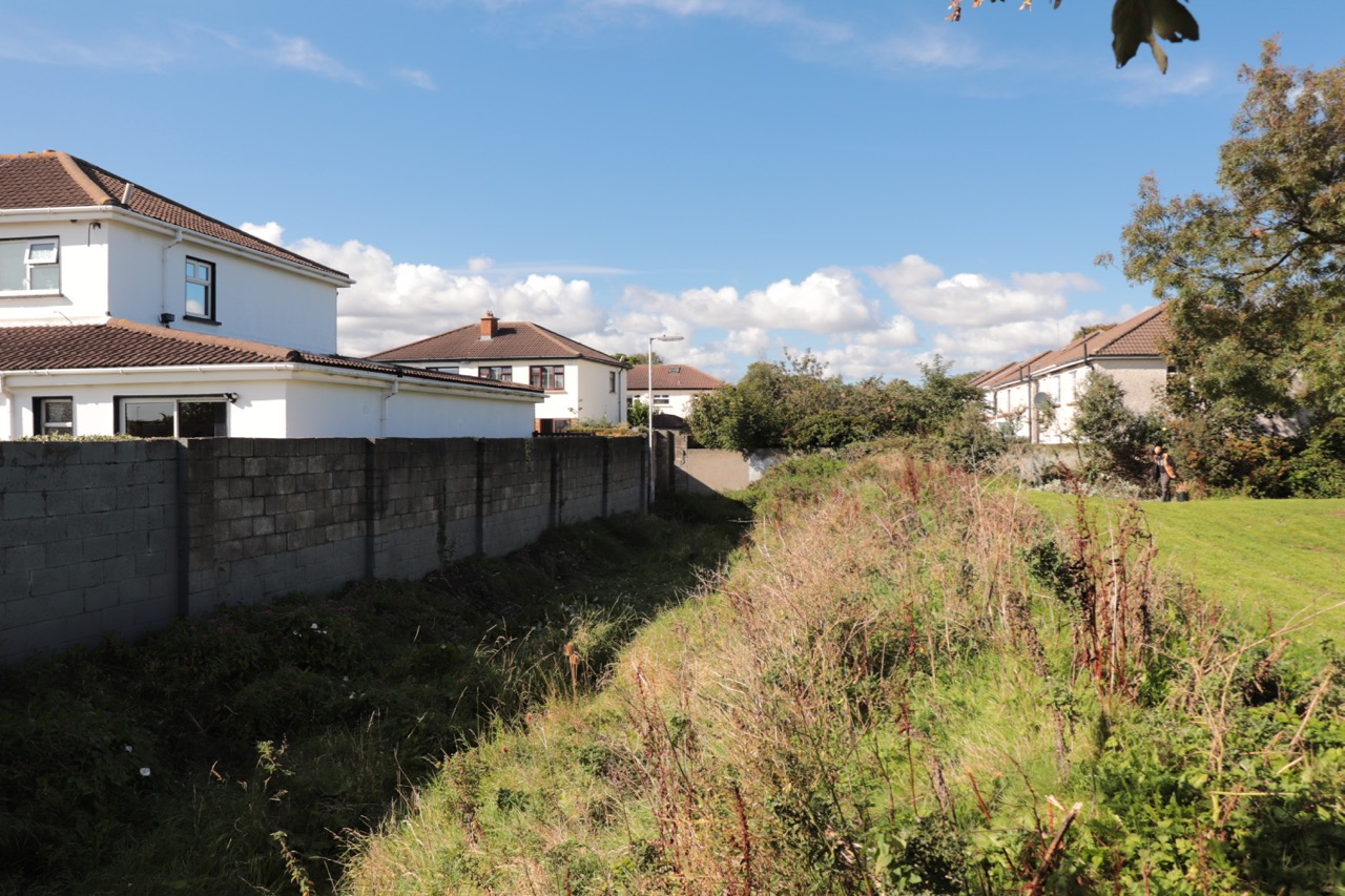 Image 10: End of alleyway at Bayview and Seafield Estates